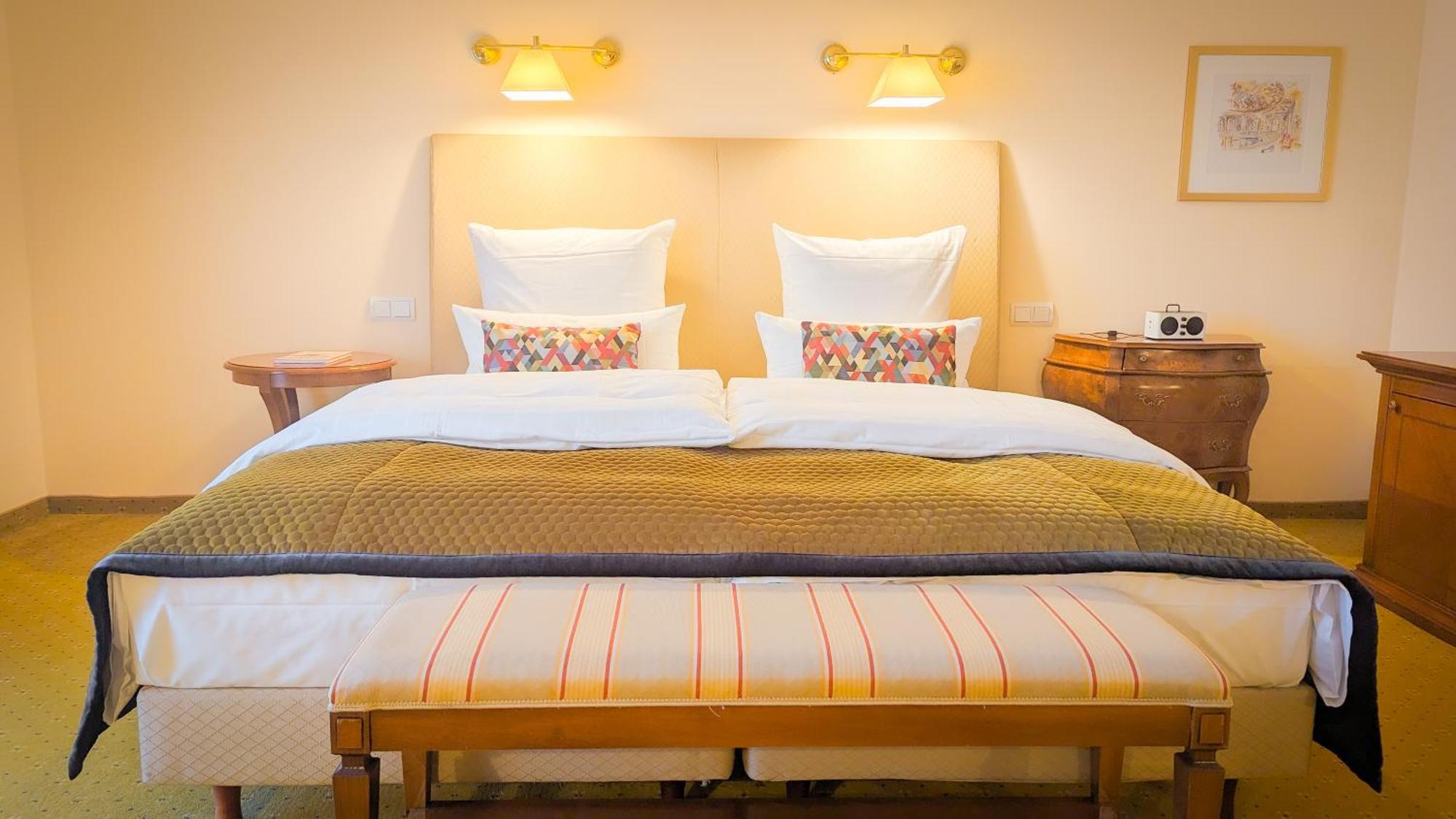 Hotel-Restaurant Erbprinz Ettlingen Exteriér fotografie A guest room at the Hotel de la Poste